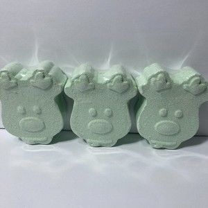 The Body Shop Peppermint Candy Cane Bath Bomb (3)